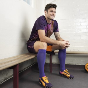 开云体育中心-德罗巴式新星闪耀TES，防守惊艳铸就未来辉煌！德罗巴式新星闪耀TES，防守惊艳铸就未来辉煌